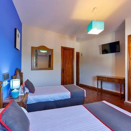 Hostal Alfonso XI Γουαδελούπη Εξωτερικό φωτογραφία