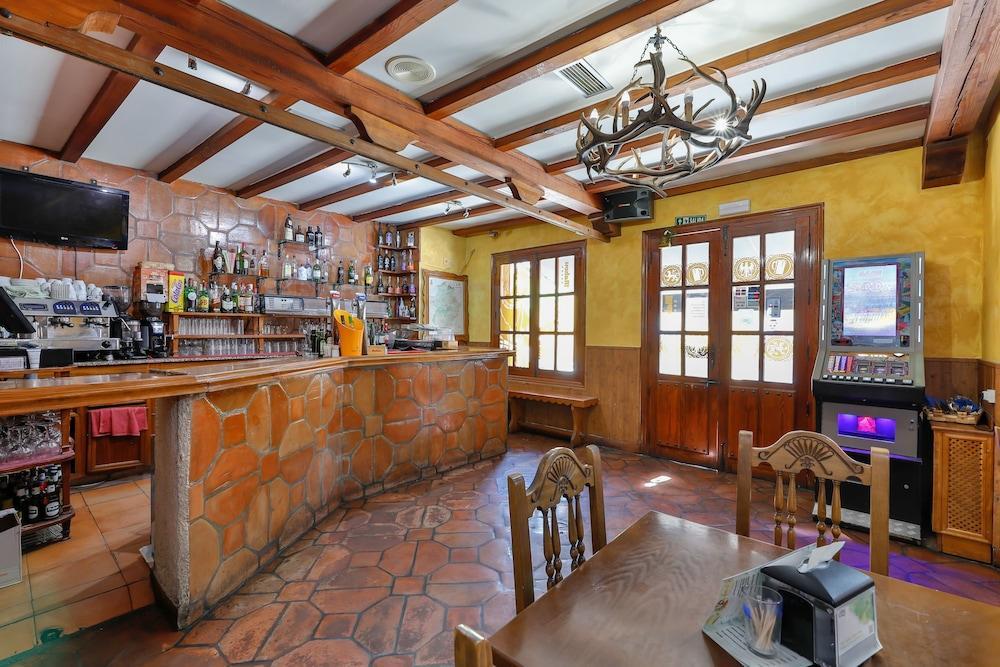 Hostal Alfonso XI Γουαδελούπη Εξωτερικό φωτογραφία